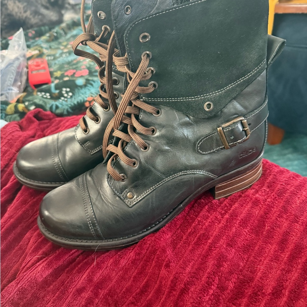Taos Crave Black Leather Boots